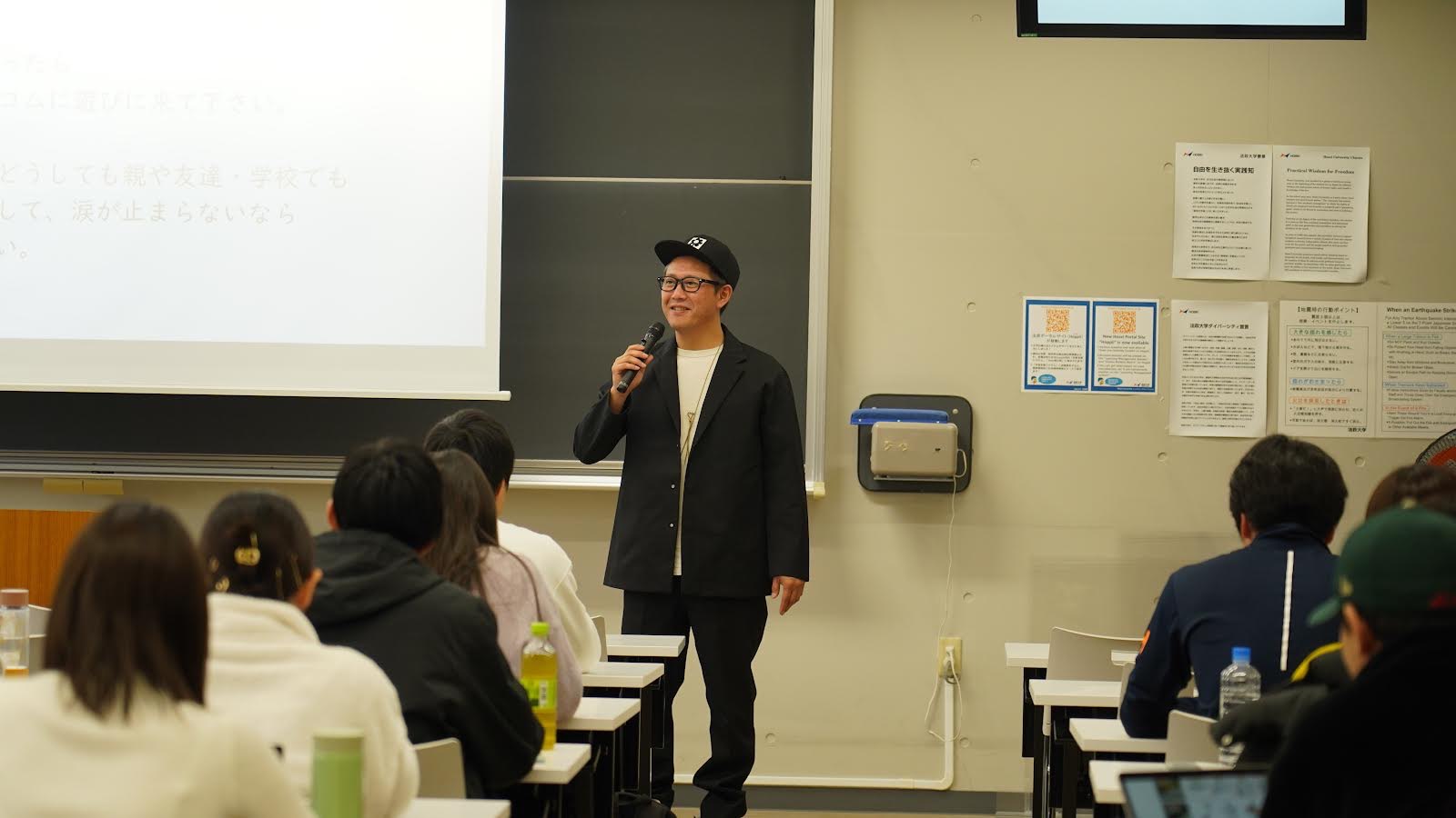 八王子にある100圓ラーメン店主の青木さんの講演の様子