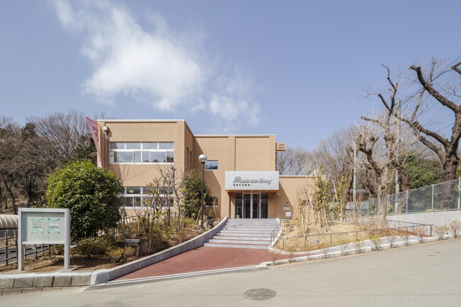 瑞穂町図書館の外観